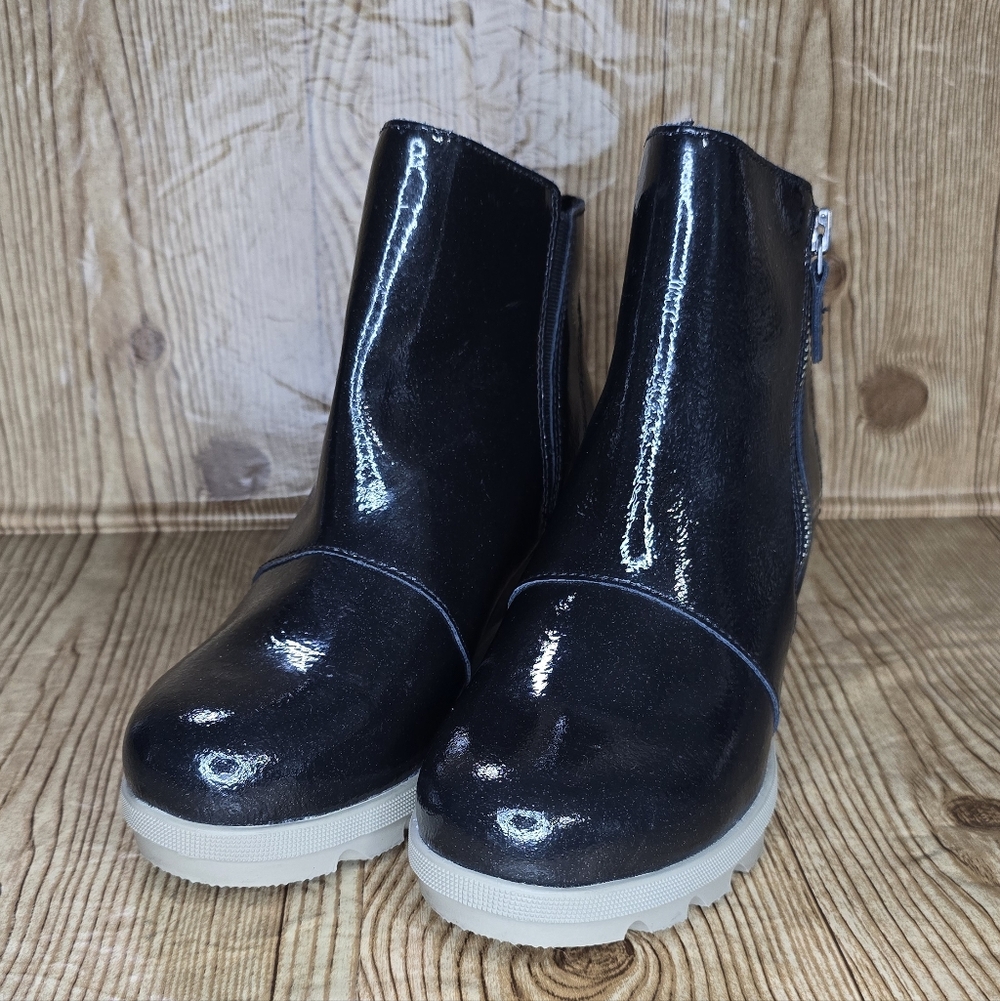 Sorel‎ Women's Joan Of Arc II Waterproof Wedge Boot Size 5